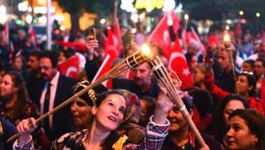 Adana'da Cumhuriyet Bayramı, Fener Alayı Yürüyüşü ile taçlandı
