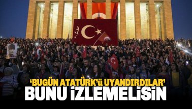 Anıtkabir'de binlerce vatandaş andımızı okudu