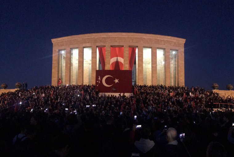 Binlerce TGB'li genç 'Andımıza sahip çık' sloganıyla Anıtkabir'e  yürüdü