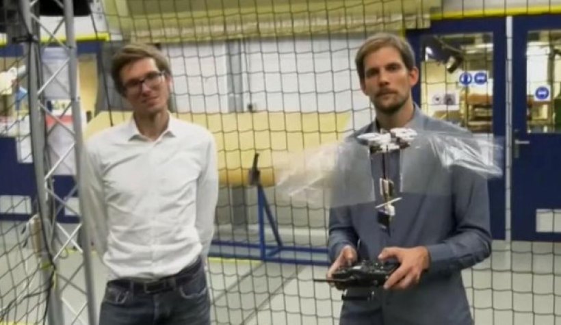 Hollandalı Bilim İnsanlarından Uçabilen Böcek Dronelar