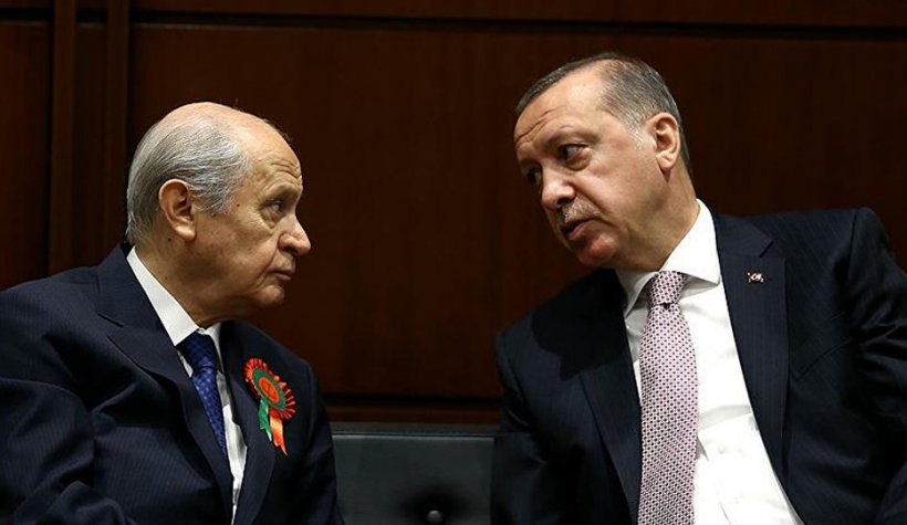AKP eriyor, Oylar MHP'ye Kayıyor..