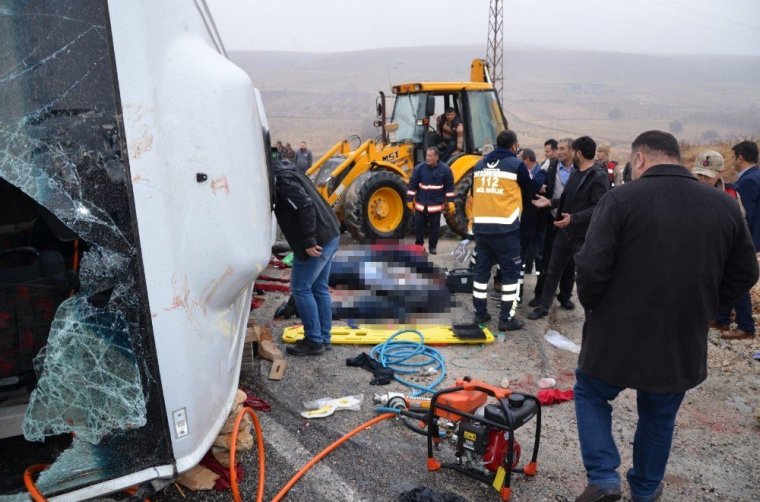 Malatya'da Katliam Gibi Kaza: 7 &ouml;l&uuml;, 15 yaralı: İşte ilk g&ouml;r&uuml;nt&uuml;ler