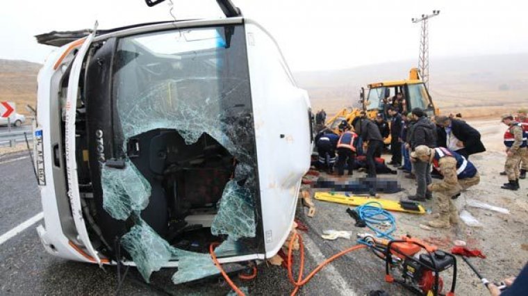 Malatya'da Katliam Gibi Kaza: 7 &ouml;l&uuml;, 15 yaralı: İşte ilk g&ouml;r&uuml;nt&uuml;ler