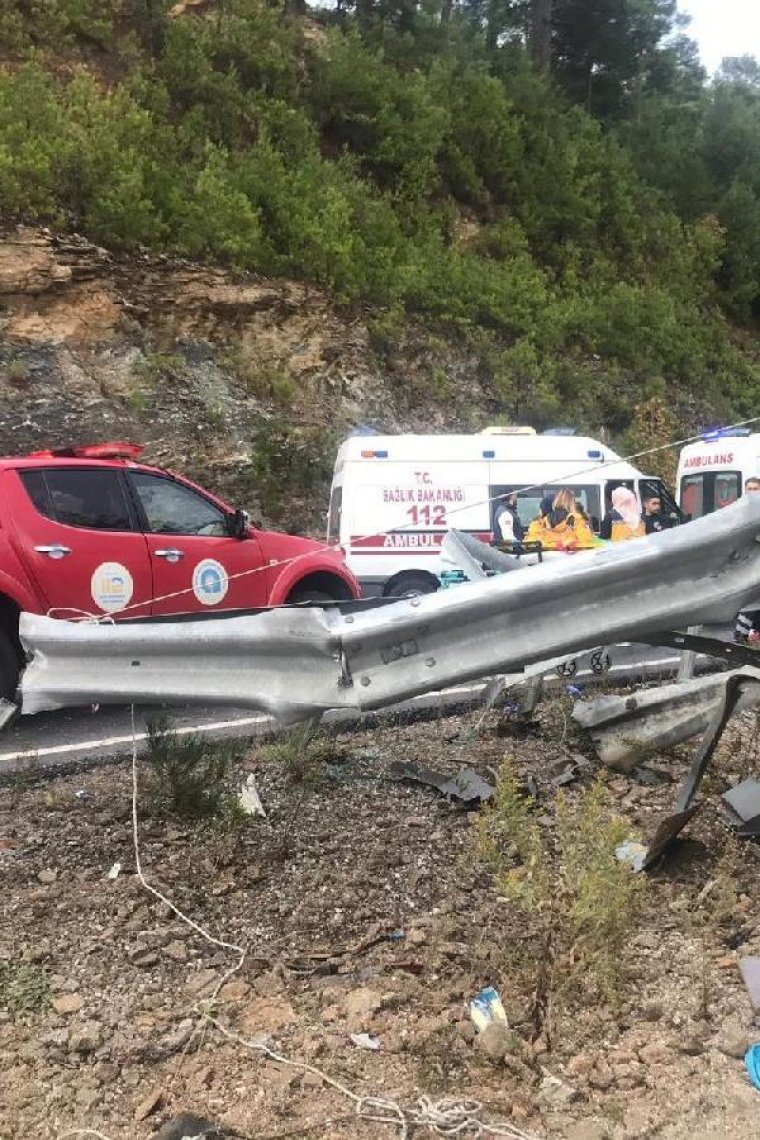 Antalya'da Suriyelileri taşıyan midibüs devrildi: 1 ölü çok sayıda yaralı