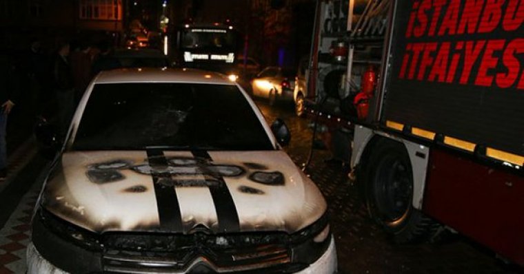 Sultangazi'de Park Halindeki 11 araç Kundaklandı