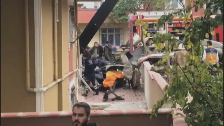 Son dakika: İstanbul'da helikopter düştü: 3 Asker şehit oldu