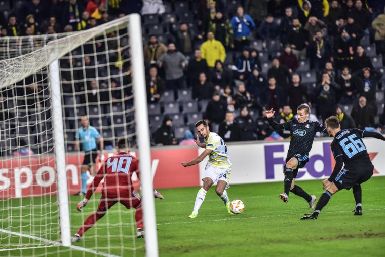 Fenerbahçe UEFA Avrupa Ligi'nde tur atladı