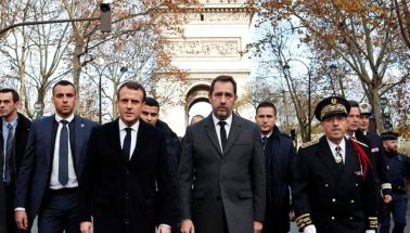 Macron Champs-Elysees'yi Ziyaret Etti: OHAL Gündemde