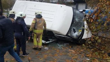 İstanbul'da İşçileri Taşıyan Servis Kaza Yaptı: 14 Yaralı