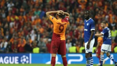 Porto Maçında Islıklanan Eren Derdiyok'u Tribünlere Çağrıldı!