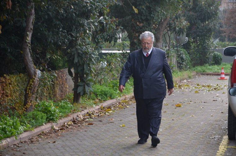 Metin Akpınar ve Müjdat Gezen polis eşliğinde adliyeye götürüldü