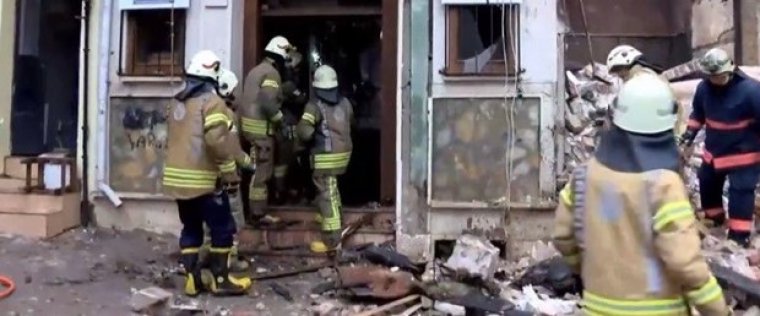 İstanbul Yedikule’de bir bina çöktü: 3 Kişi enkaz altından çıkarıldı