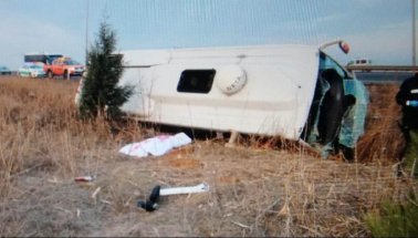 Ankara’da feci kaza! Sporcuları taşıyan midibüs devrildi