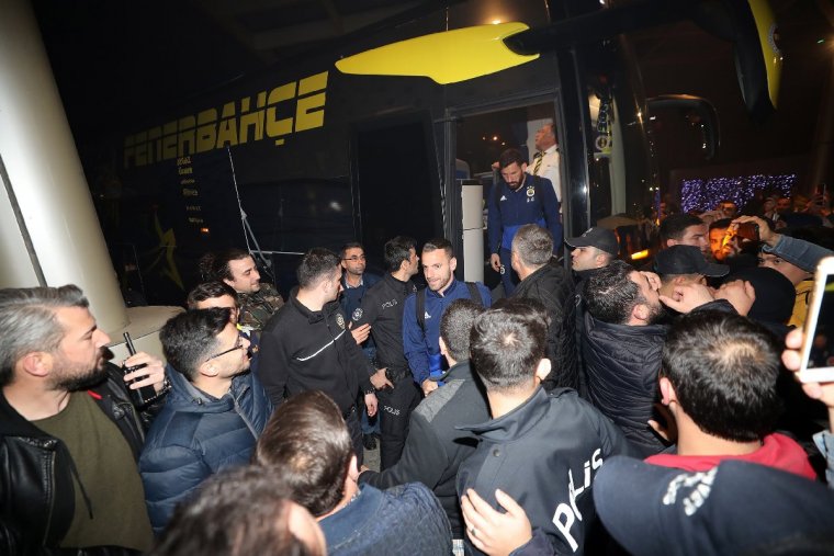 Başakşehir maçı öncesi Fenerbahçe Bir Şampiyon Gibi Karşılandı