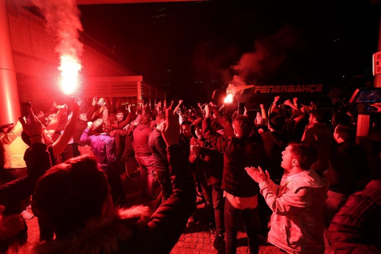 Başakşehir maçı öncesi Fenerbahçe Bir Şampiyon Gibi Karşılandı