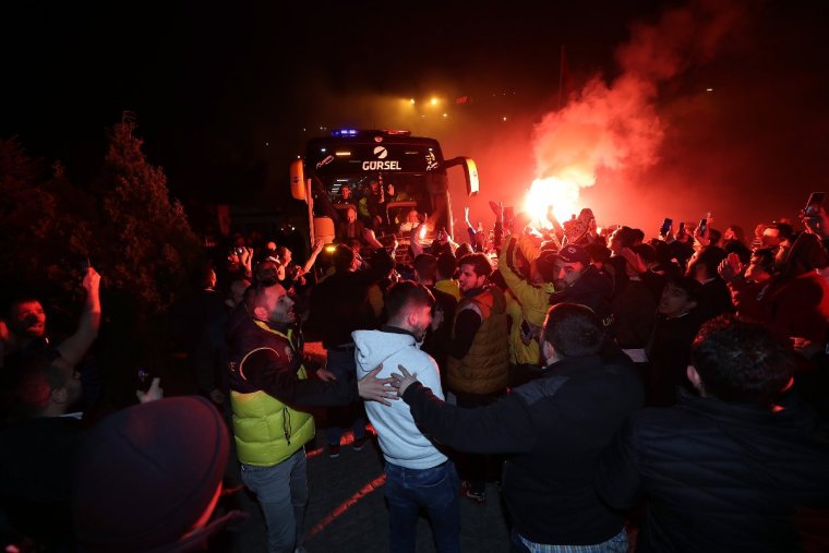 Başakşehir maçı öncesi Fenerbahçe Bir Şampiyon Gibi Karşılandı