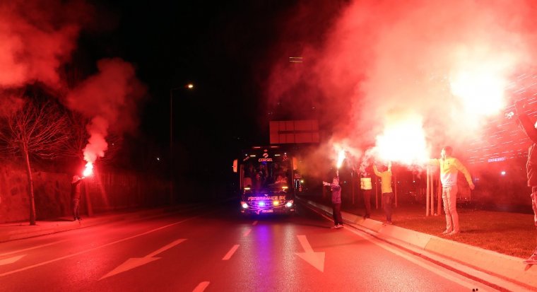 Başakşehir maçı öncesi Fenerbahçe Bir Şampiyon Gibi Karşılandı