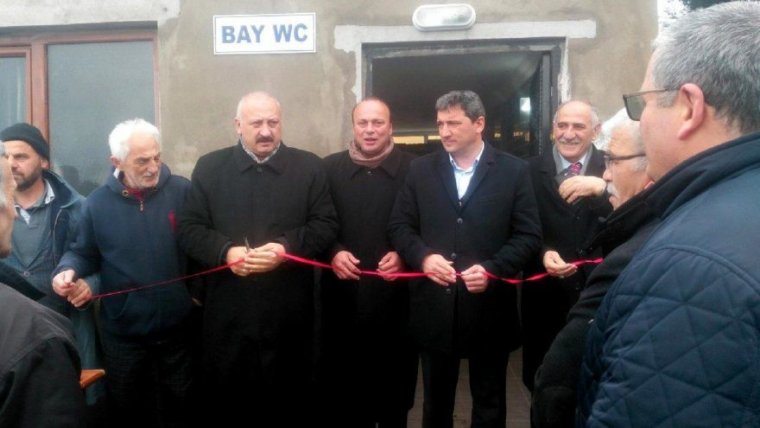 AKP’li Belediye Başkanı Tuvalet Açılışı Yaptı