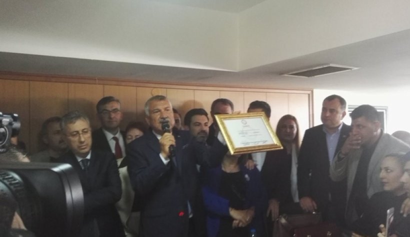 Adana'da Zeydan Karalar mazbatasını aldı: Bu hepimizin başarısı