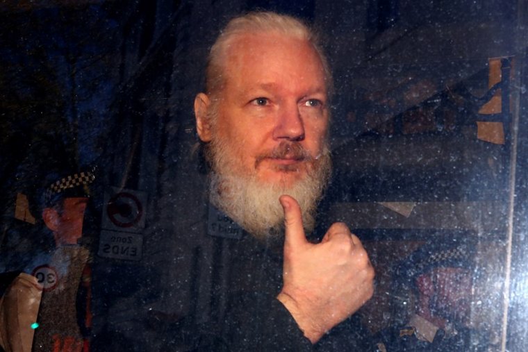 Wikileaks'in kurucusu Julian Assange Tutuklandı