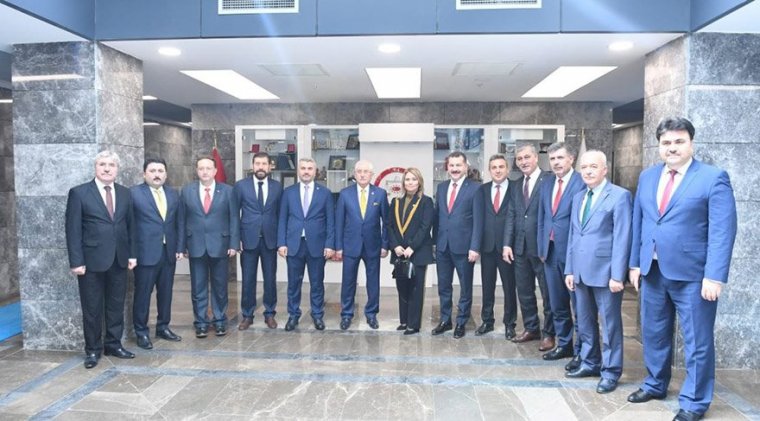 AKP'den YSK'ya Dikkat Çeken Ziyaret
