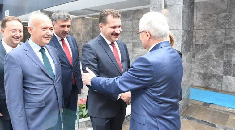 AKP'den YSK'ya Dikkat Çeken Ziyaret
