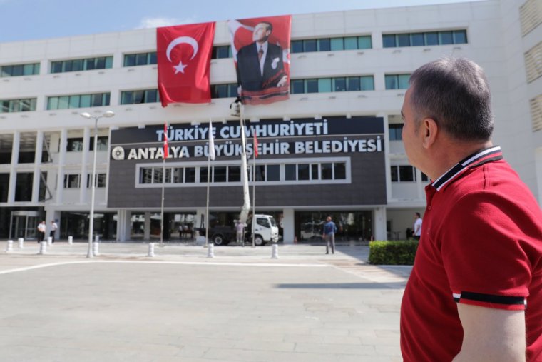 Antalya'ya 'Türkiye Cumhuriyeti' Geldi
