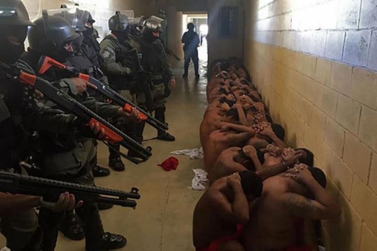 Brezilya'da 42 tutuklu koğuşlarda ölü olarak bulundu