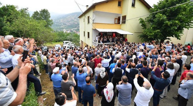 Ekrem İmamoğlu'na Trabzon'da sevgi seli