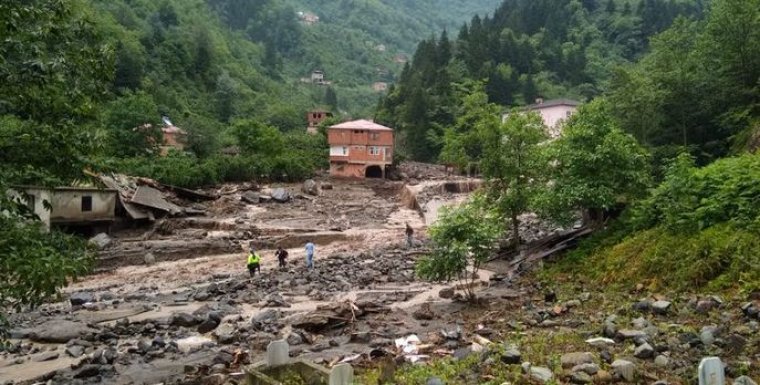 Trabzon'da sel felaketi HES borusu patladı: 6 kişi hayatını kaybetti: 4 Kişi kayıp