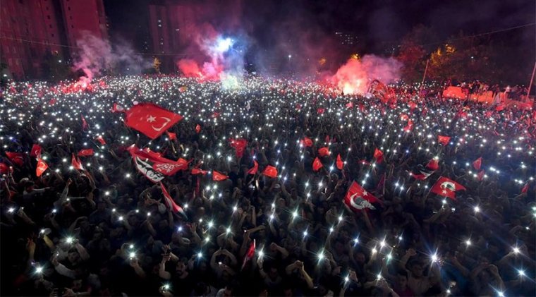 Ekrem İmamoğlu Kazandı: İstanbul uyumuyor, Türkiye Coşuyor