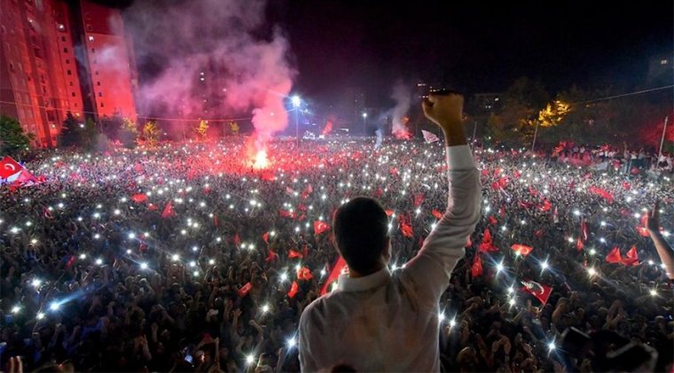 Ekrem İmamoğlu Kazandı: İstanbul uyumuyor, Türkiye Coşuyor