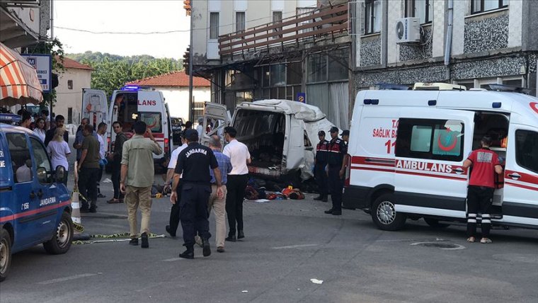 Edirne'de katliam gibi kaza: En az 11 kişi hayatını kaybetti 30 yaralı