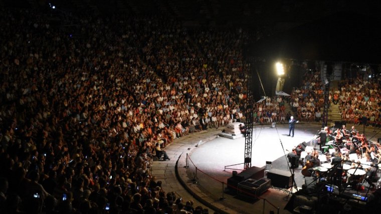 İmamoğlu Bodrum'da Zülfü Livaneli konserinde