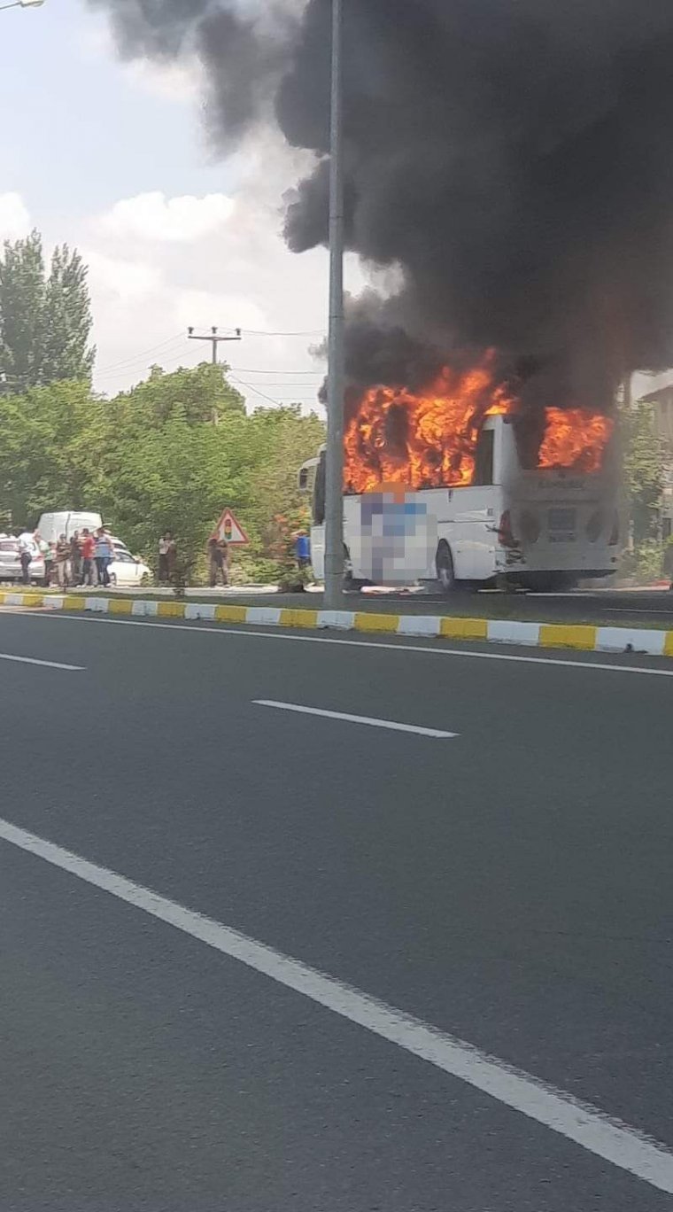 Balıkesir'de yolcu otobüsü seyir halinde alev aldı: Çok sayıda kişi