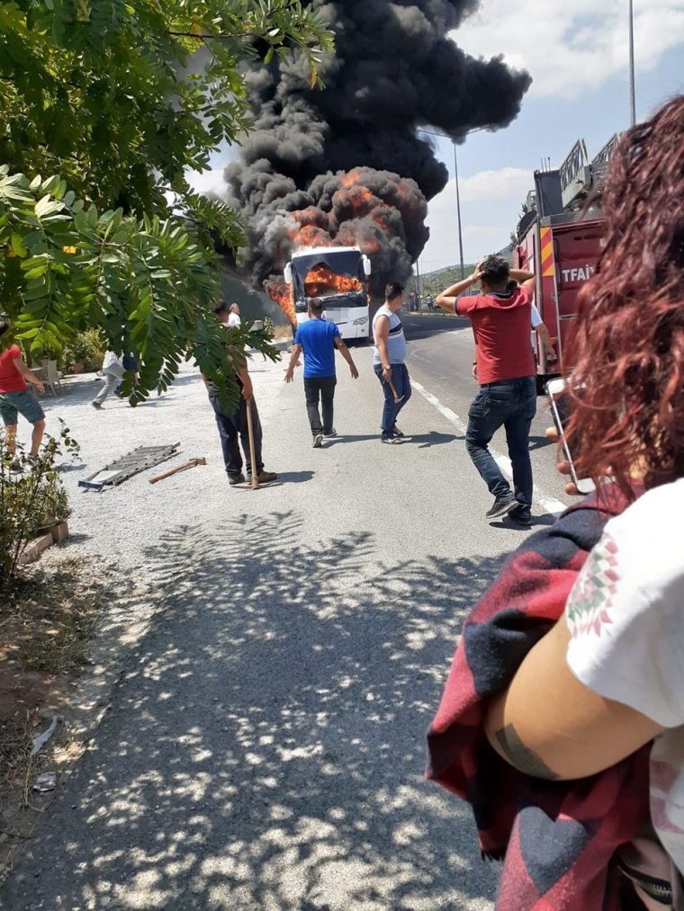 Balıkesir'de yolcu otobüsü seyir halinde alev aldı: Çok sayıda kişi