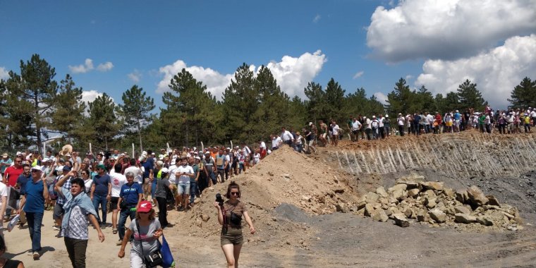 Kaz Dağları'na halk sahip çıkıyor: Binlerce vatandaş şantiye alanına girdi