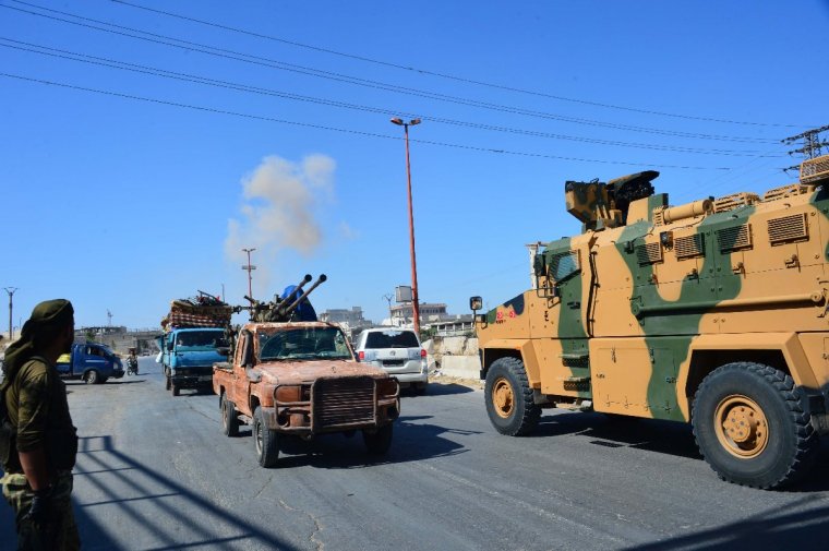 Suriye küstahlığı: Esad ordusu, Türk askeri konvoyuna havadan saldırdı