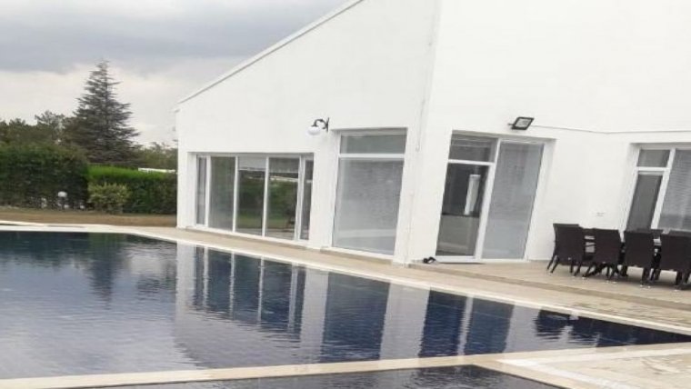 Bor Şeker Fabrikası AKP'li Dişlilere havuzlu villa oldu