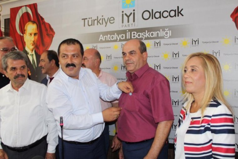 Antalya MHP'de deprem: Çok sayıda partili İYİ Parti'ye katıldı