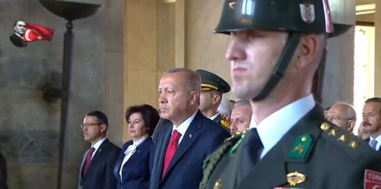 Erdoğan ve devlet erkanı Atatürk'ün huzuruna çıktı