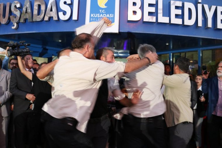 CHP Lideri Kılıçdaroğlu'na yumurta fırlatıldı