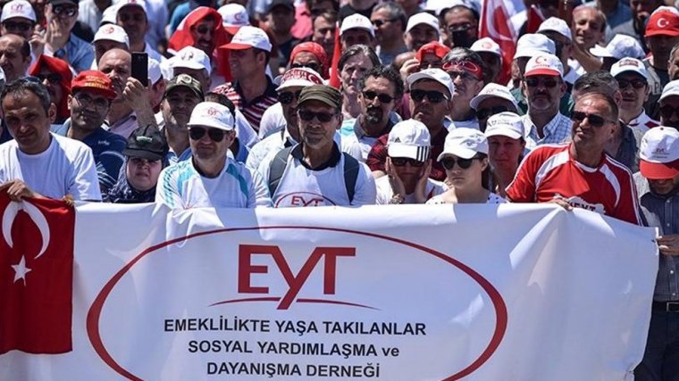 Onbinlerce EYT'li Tandoğan'a akıyor
