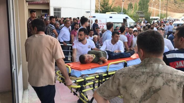 Bitlis'ten acı haber: Minibüs şarampole uçtu: 10 kişi hayatını kaybetti