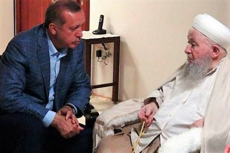 Menzil Şeyhi Erdoğan'ı mı Davutoğlu'nu mu seçecek