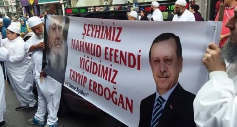 Menzil Şeyhi Erdoğan'ı mı Davutoğlu'nu mu seçecek