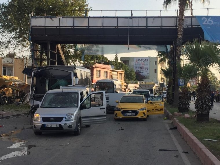 Adana'da polis otobüsüne bombalı saldırı