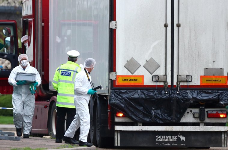 İngiltere'de bir kamyon kasasında 39 ceset bulundu