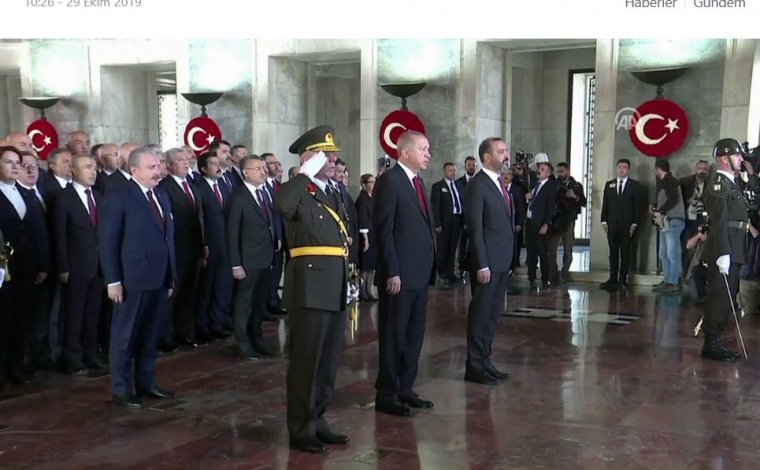 Erdoğan ve devlet erkanı Atatürk'ün huzurunda