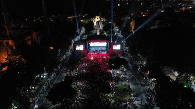 İstanbul'da Cumhuriyet Bayramı kutlamaları muhteşem başladı